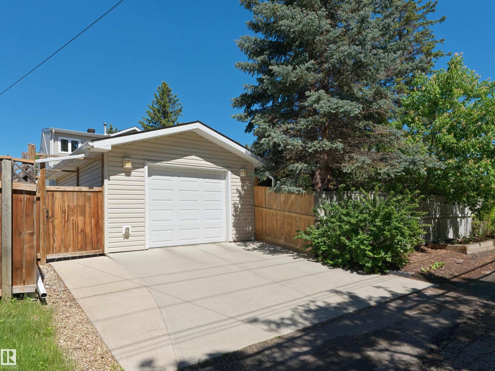 11635 72 AV NW - 50