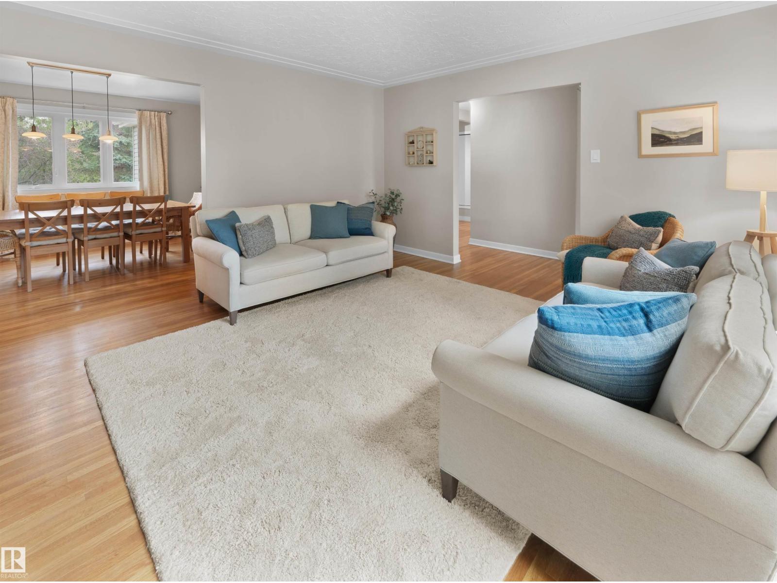11635 72 AV NW - 8