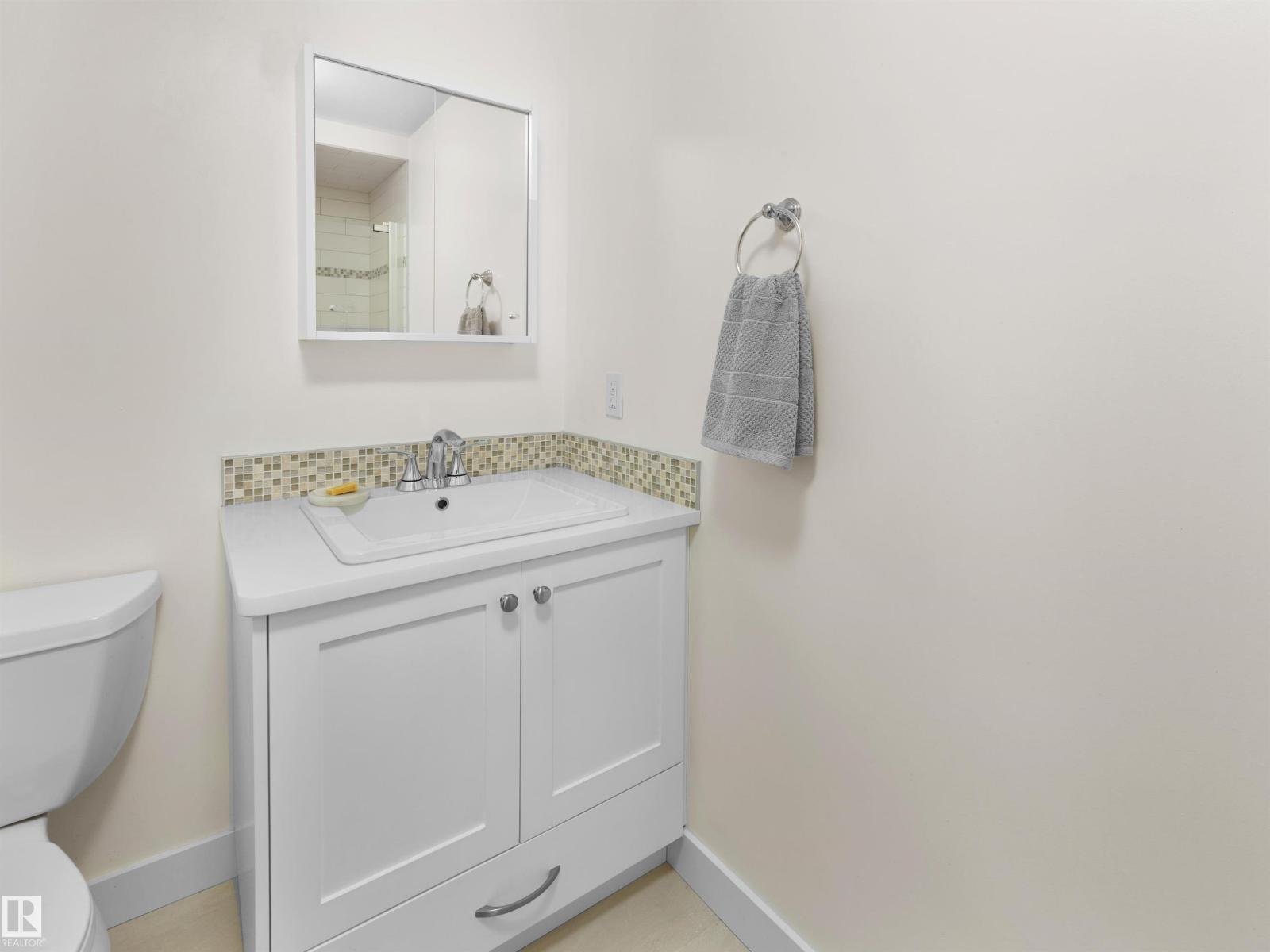 11635 72 AV NW - 26