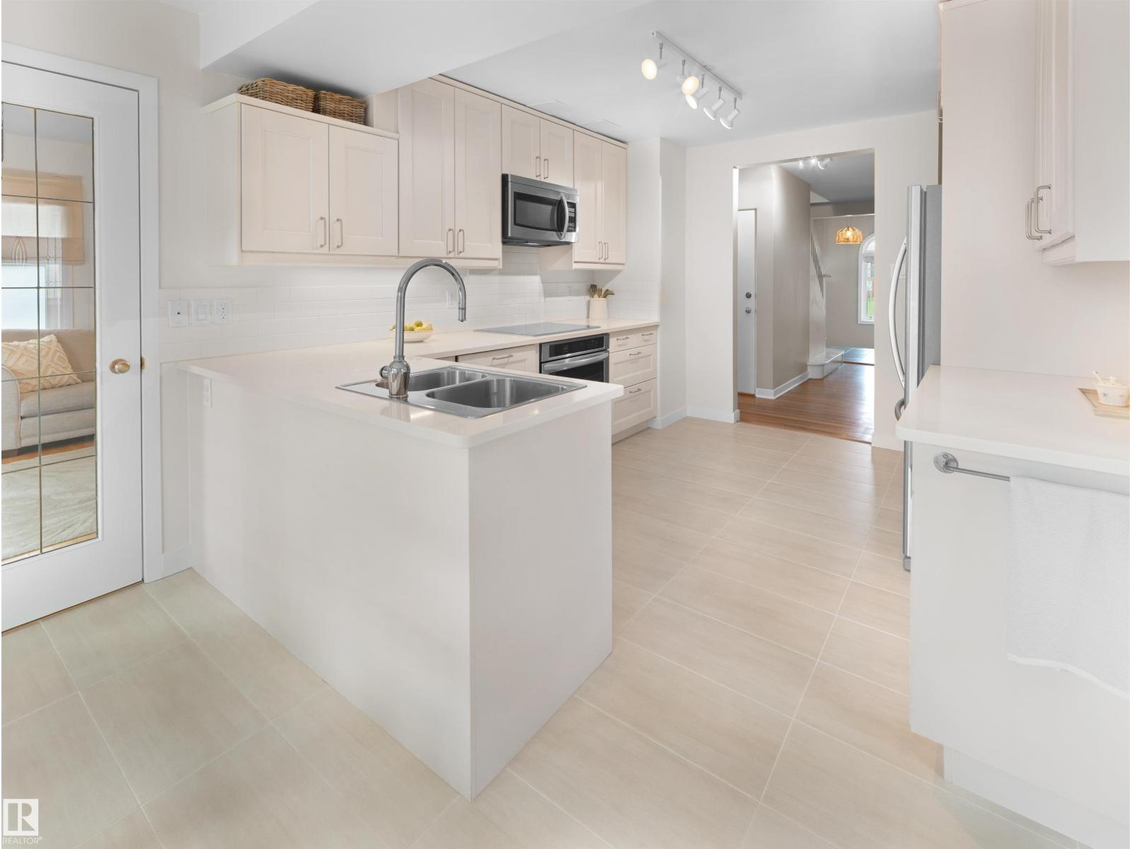 11635 72 AV NW - 10