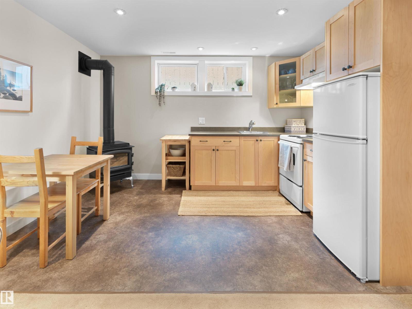 11635 72 AV NW - 30