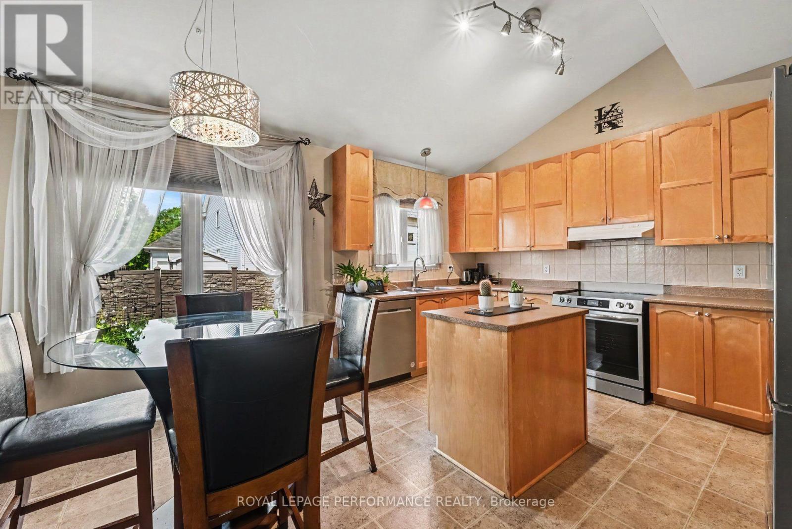 2202 CLENDENAN CRESCENT - 20