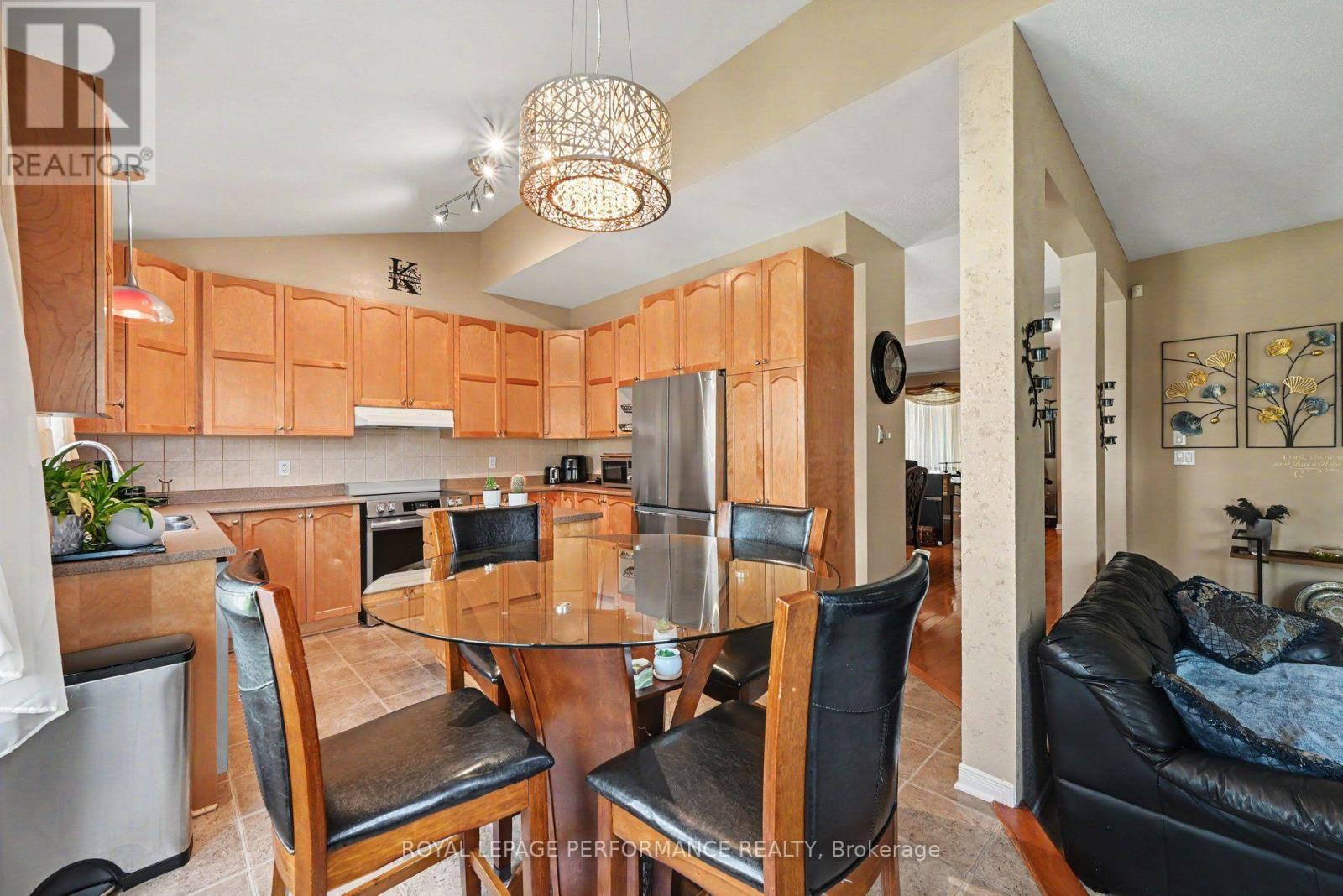 2202 CLENDENAN CRESCENT - 21