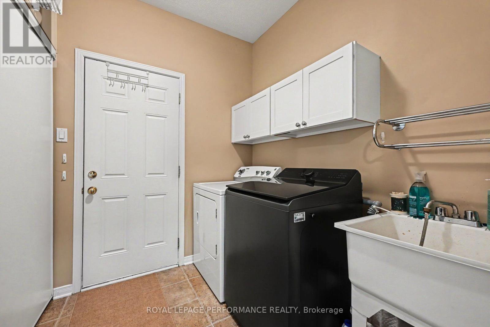 2202 CLENDENAN CRESCENT - 27