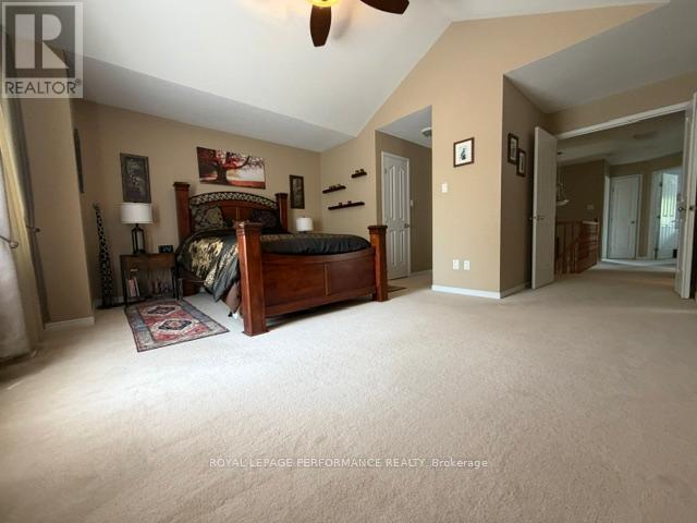 2202 CLENDENAN CRESCENT - 33