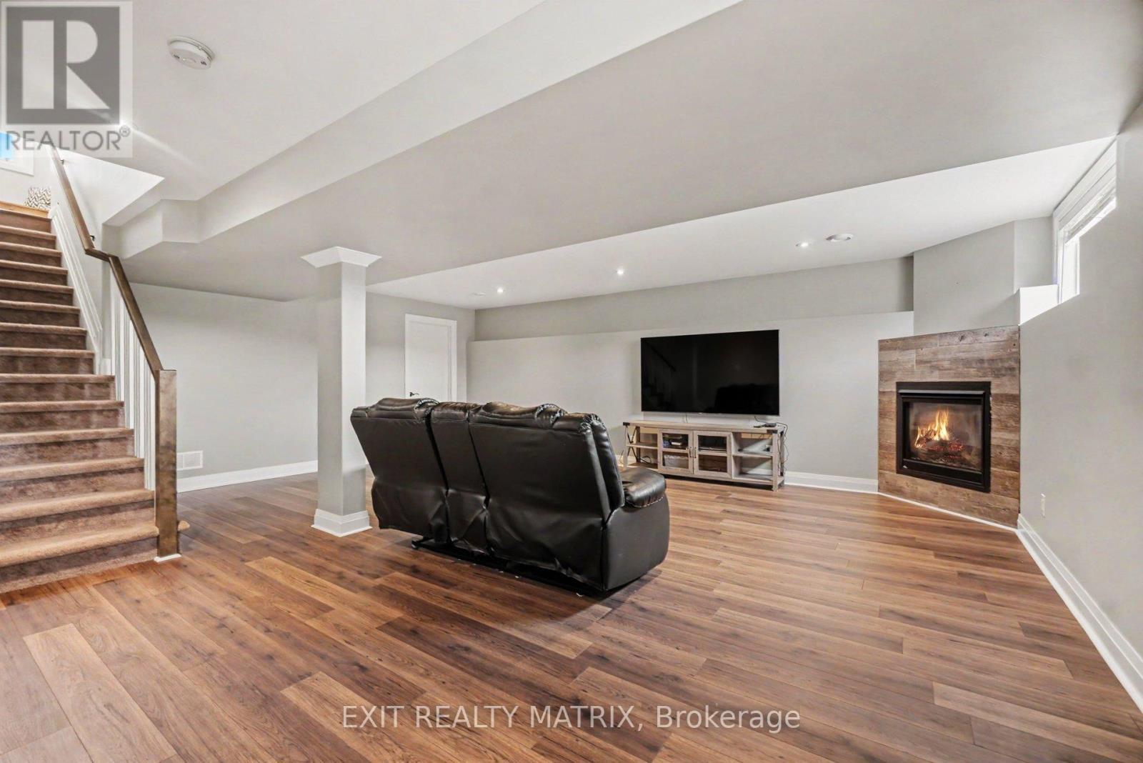 208 NELLIE STREET - 24