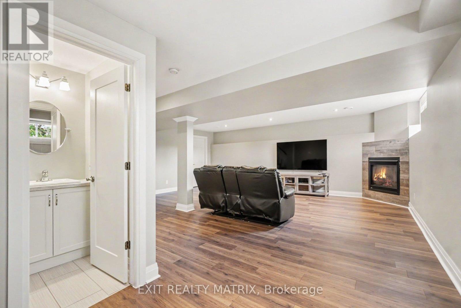 208 NELLIE STREET - 25