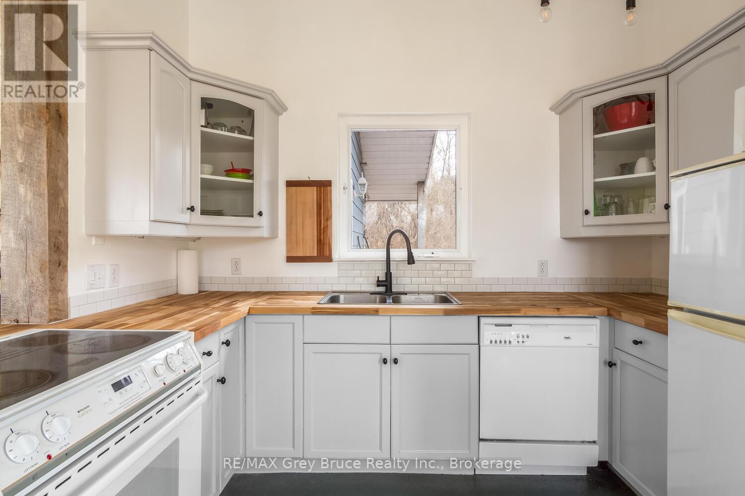 65 LAWRENCE ROAD - 11