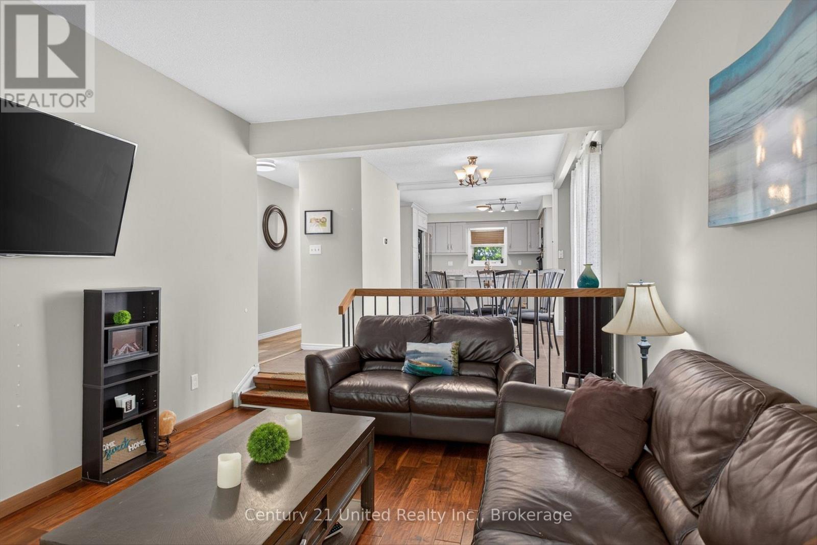 2121 MEADOWVIEW ROAD - 15