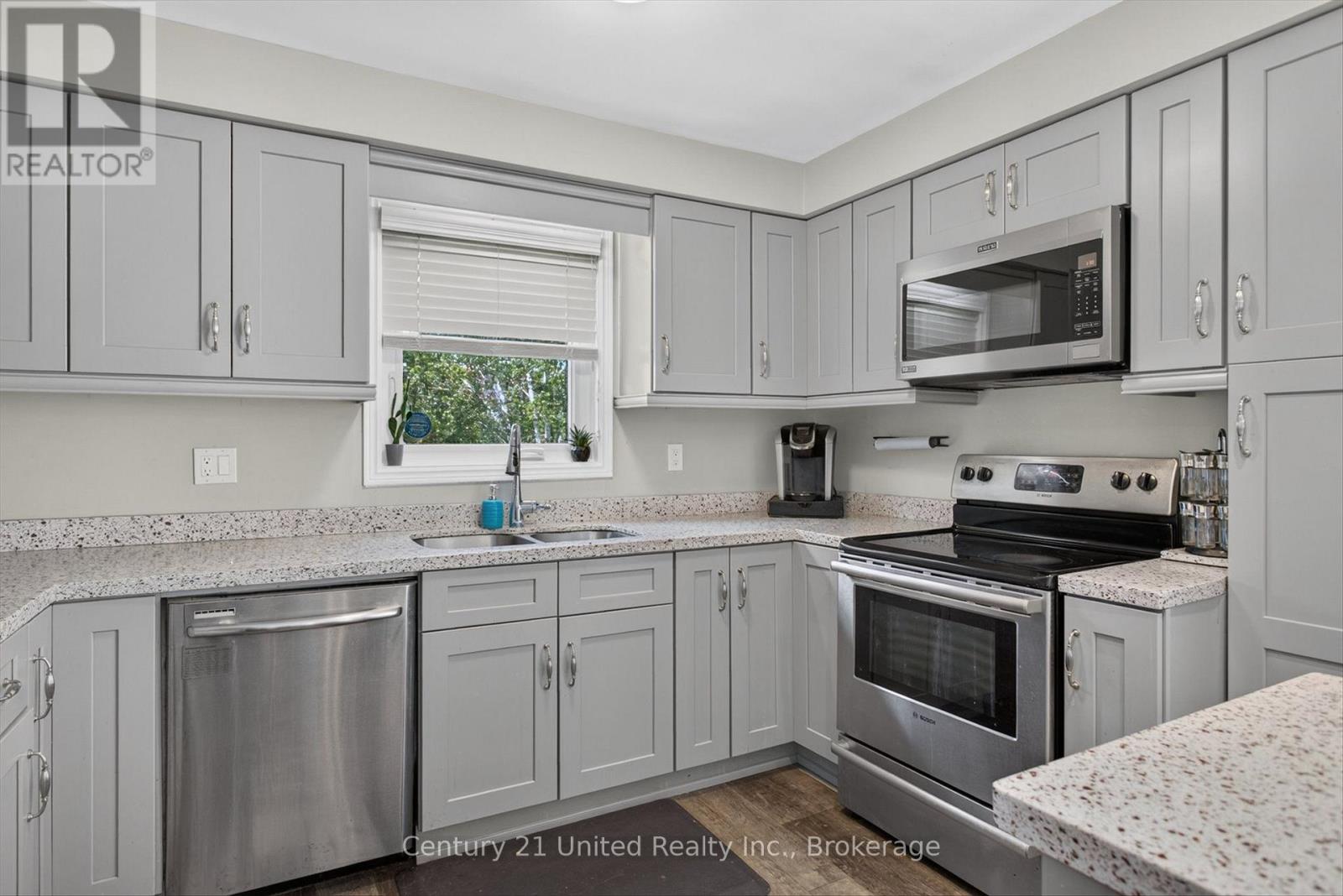 2121 MEADOWVIEW ROAD - 17