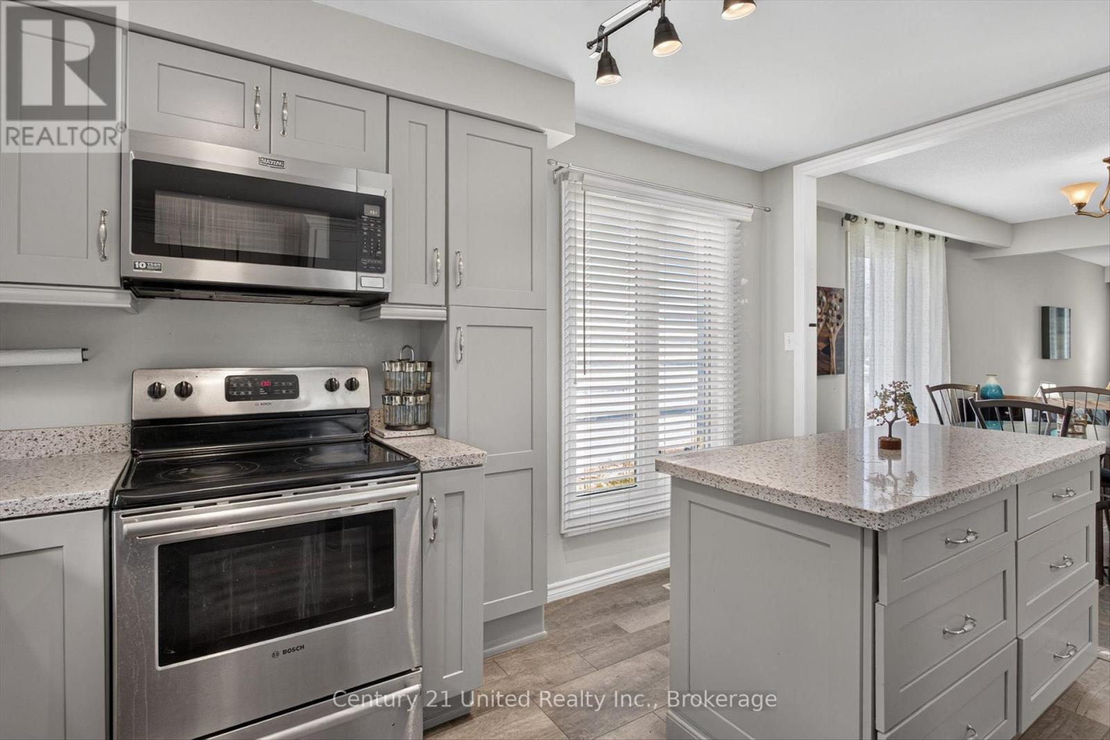 2121 MEADOWVIEW ROAD - 20