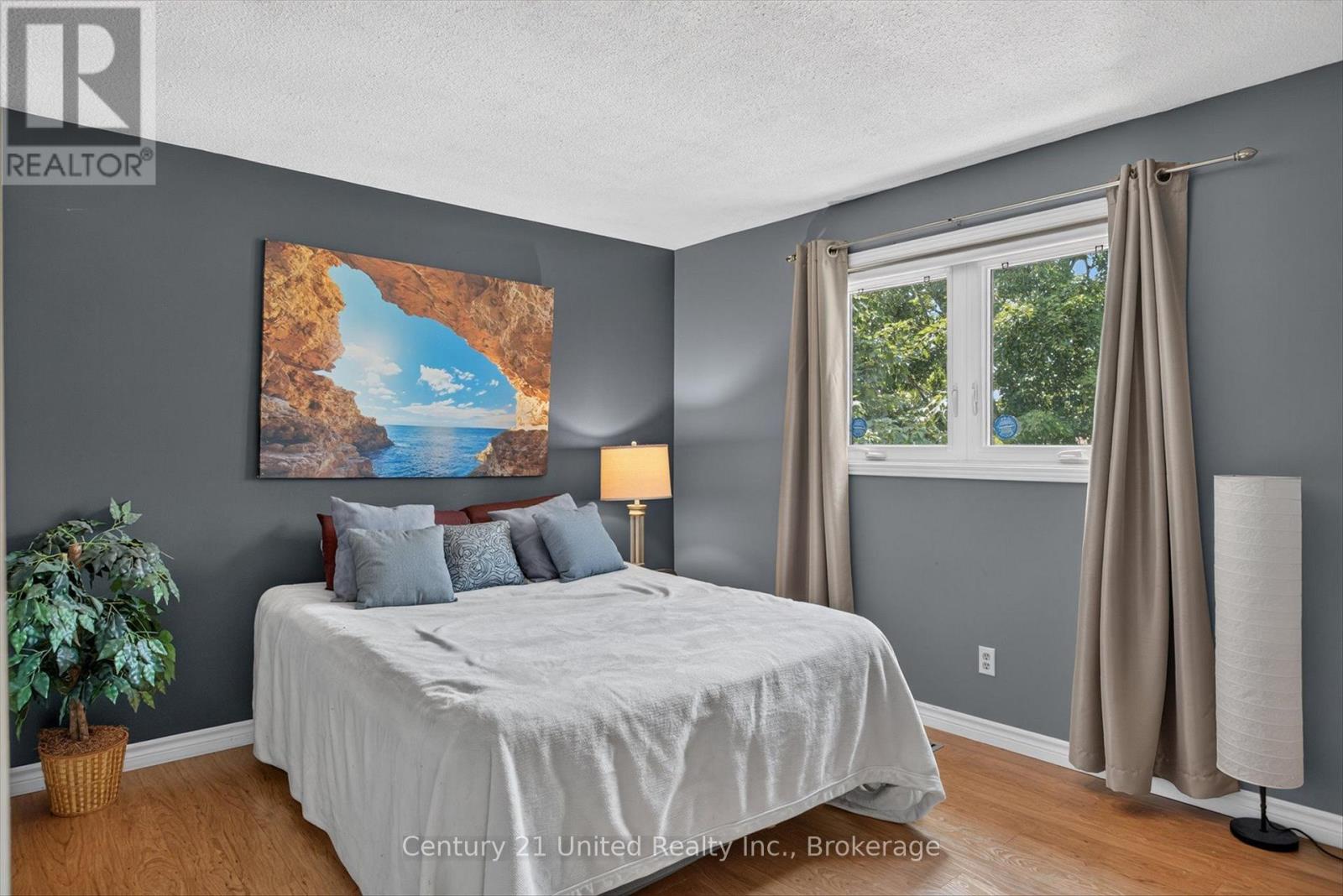 2121 MEADOWVIEW ROAD - 23