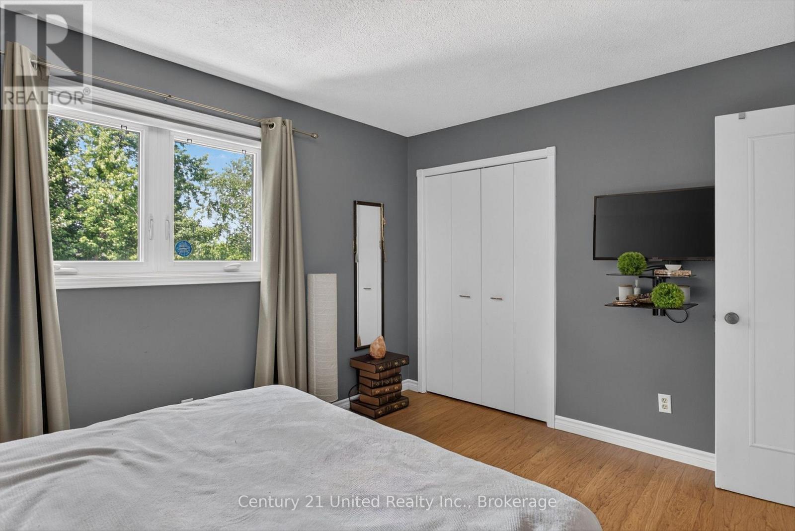 2121 MEADOWVIEW ROAD - 24