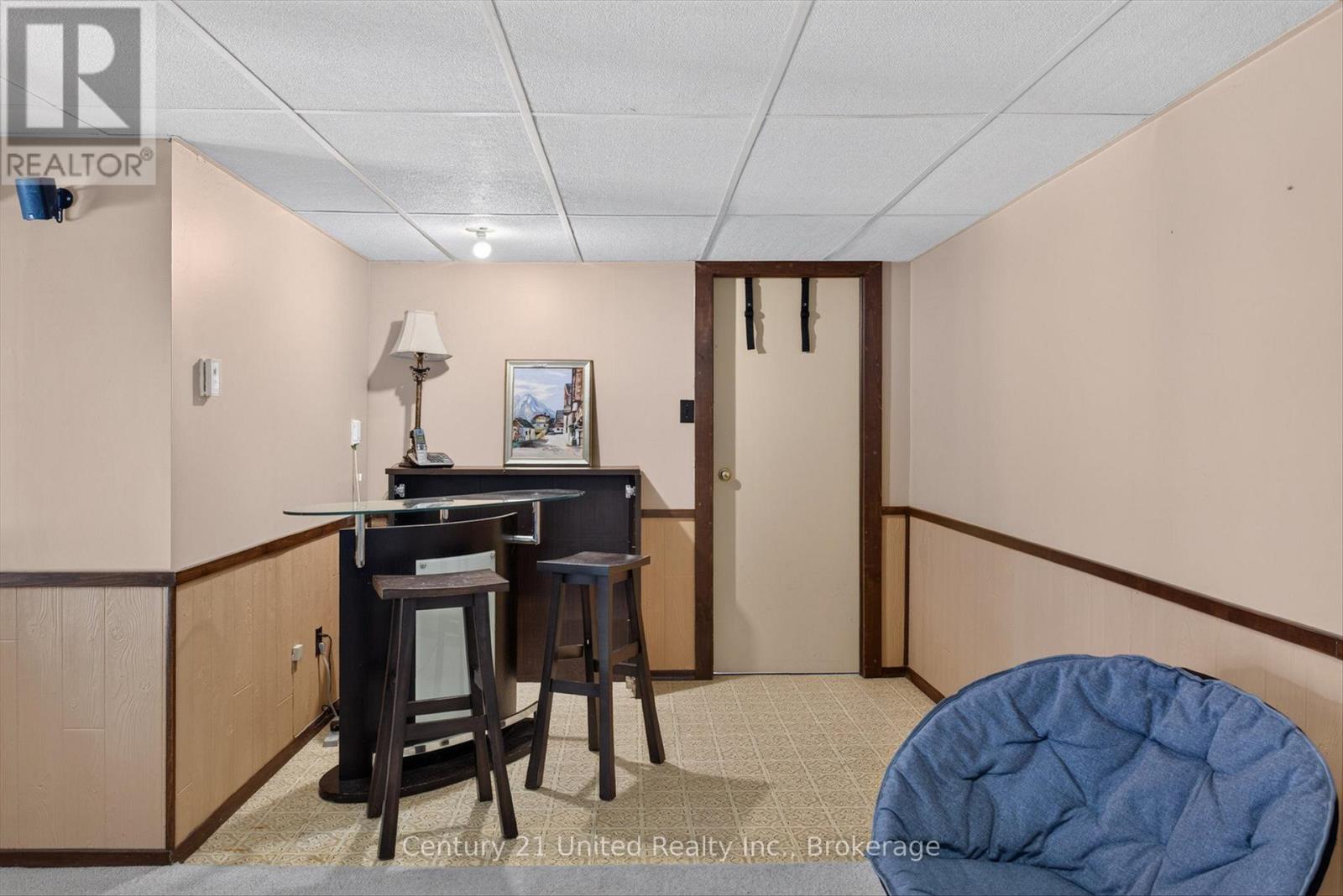 2121 MEADOWVIEW ROAD - 37