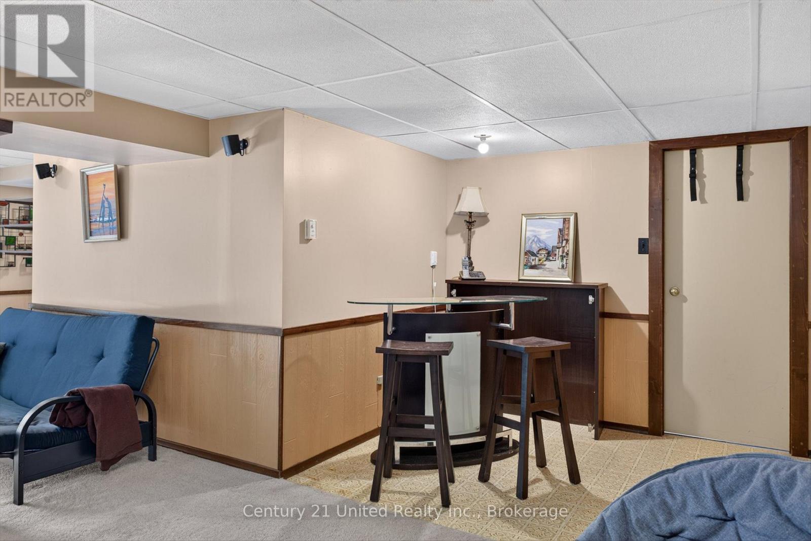 2121 MEADOWVIEW ROAD - 38