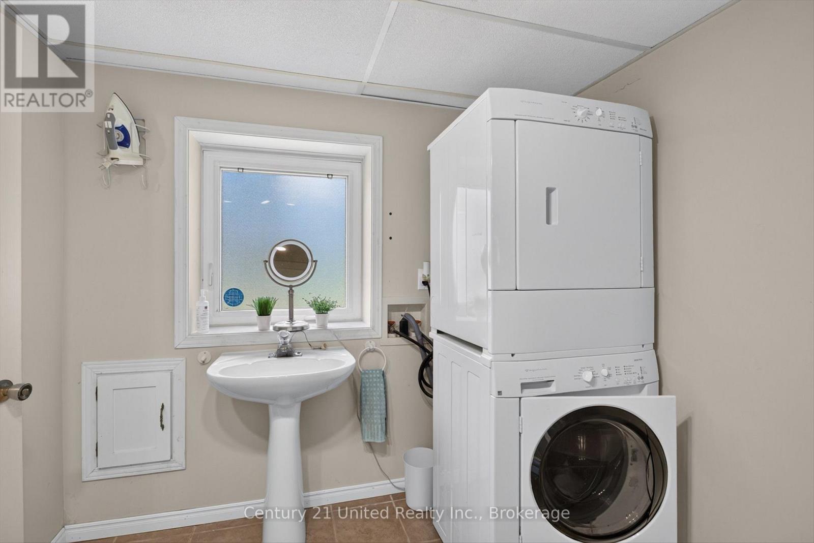 2121 MEADOWVIEW ROAD - 40