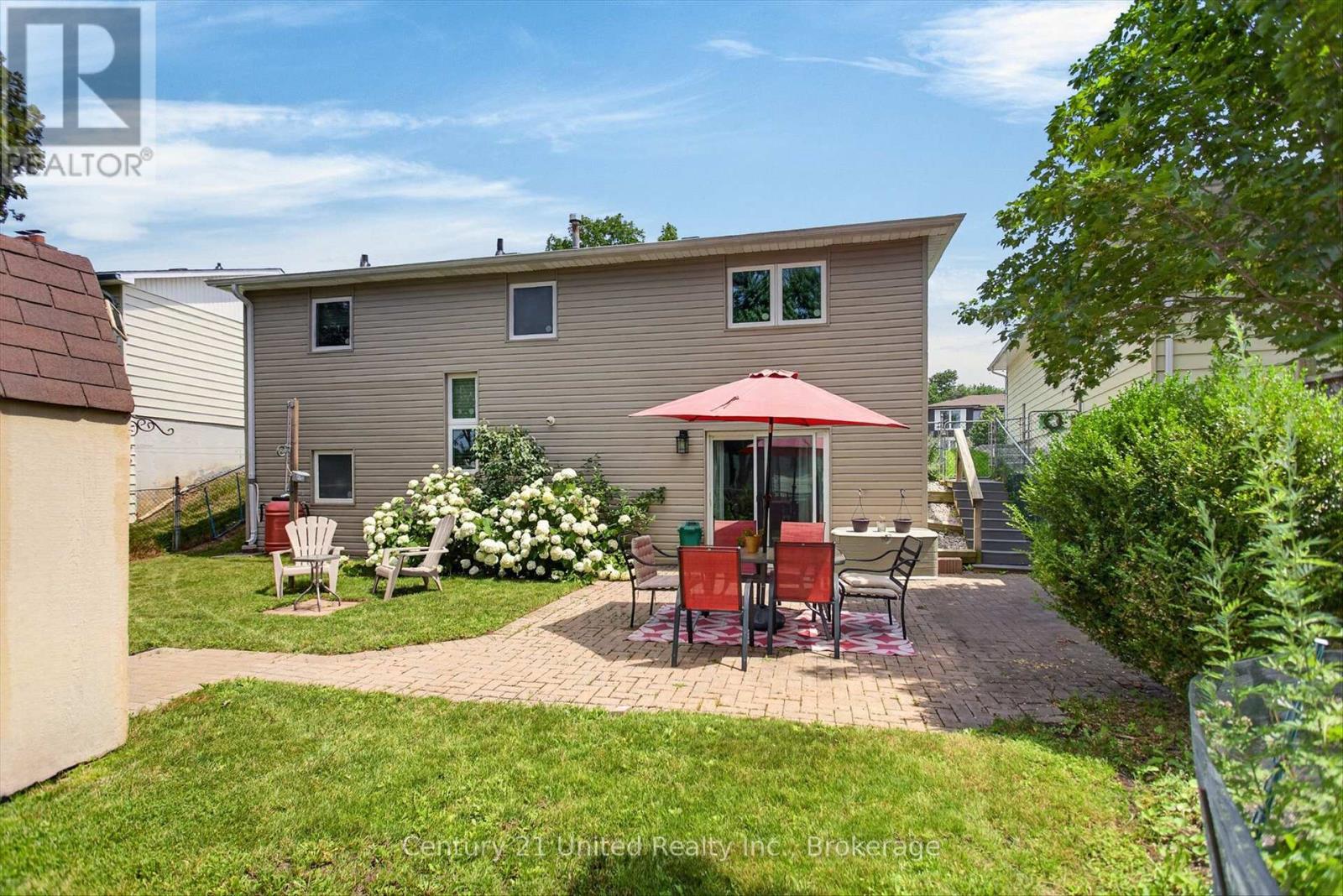 2121 MEADOWVIEW ROAD - 44