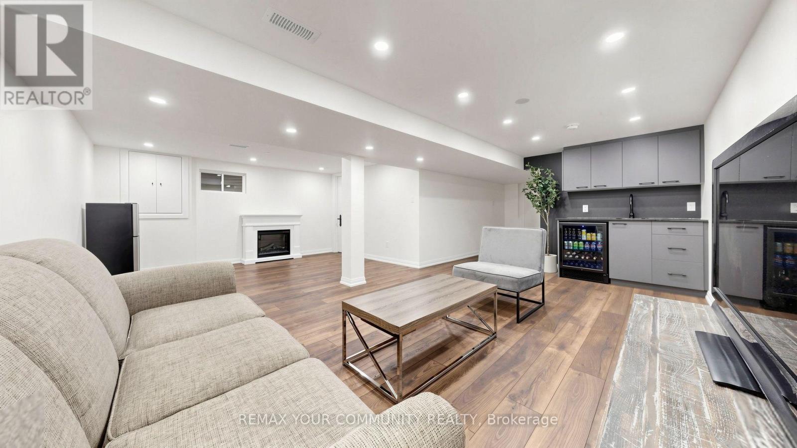 48 CROSSBOW CRESCENT - 33