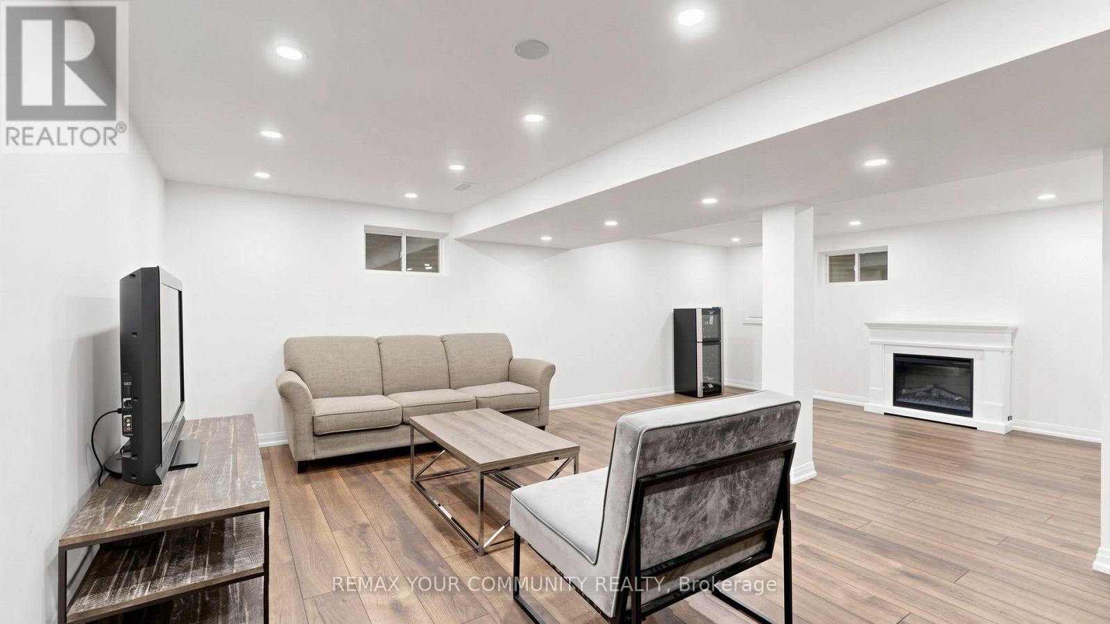48 CROSSBOW CRESCENT - 34