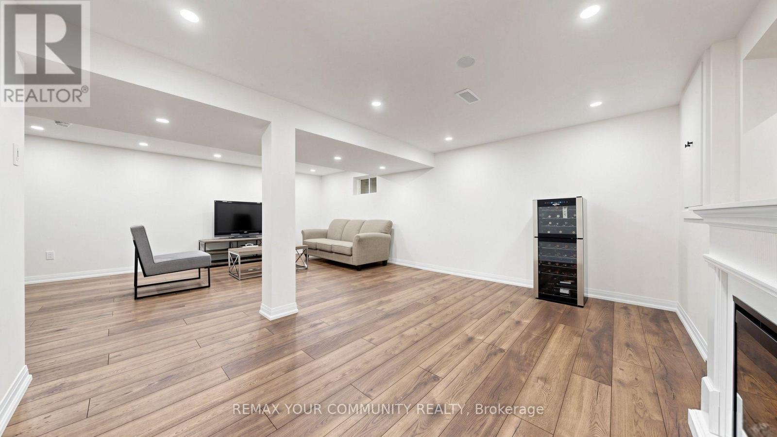 48 CROSSBOW CRESCENT - 35
