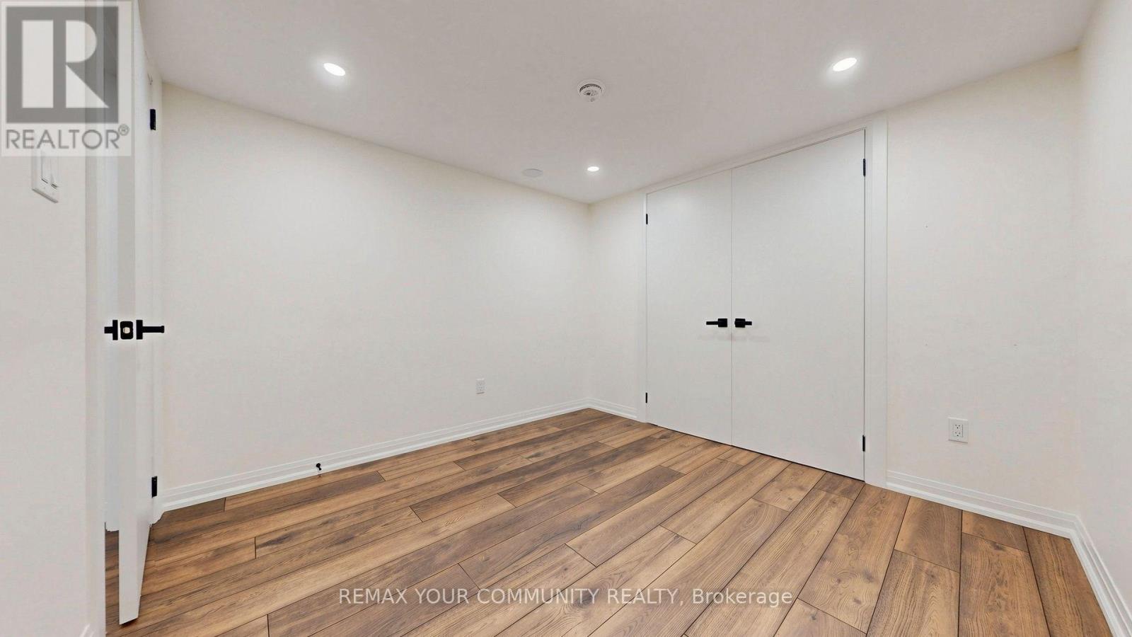 48 CROSSBOW CRESCENT - 36