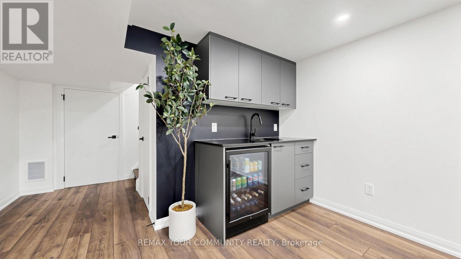 48 CROSSBOW CRESCENT - 37