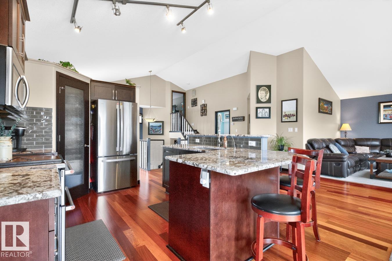 3211 47 ST - 10