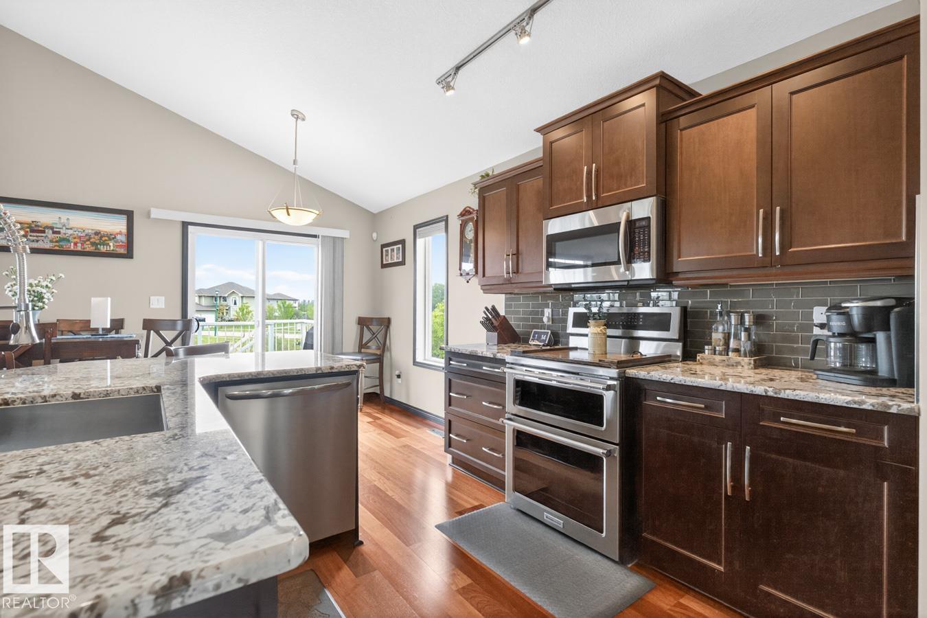 3211 47 ST - 12