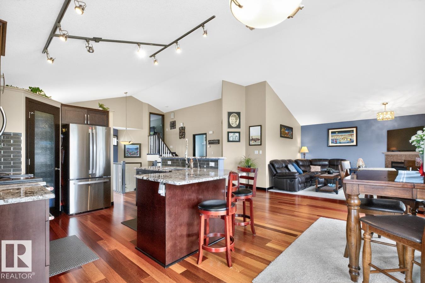 3211 47 ST - 13