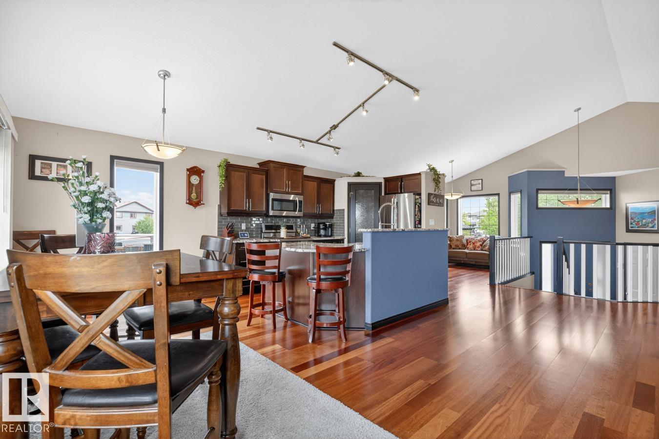 3211 47 ST - 14