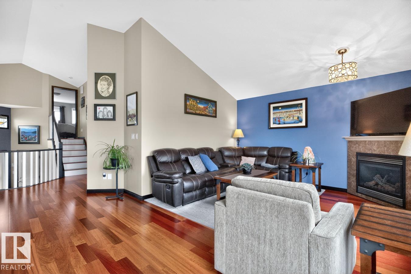 3211 47 ST - 15