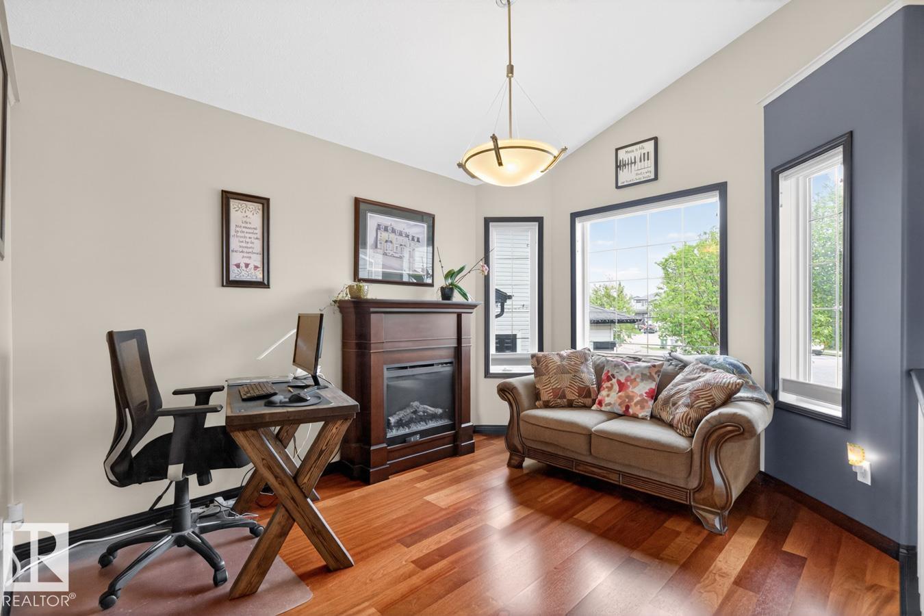 3211 47 ST - 17