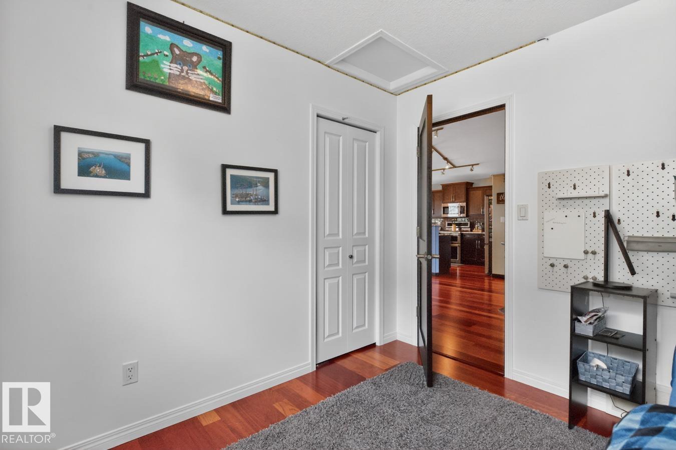 3211 47 ST - 20