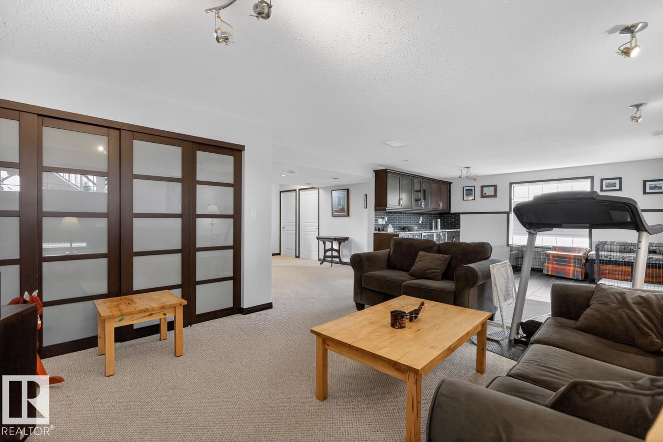 3211 47 ST - 27