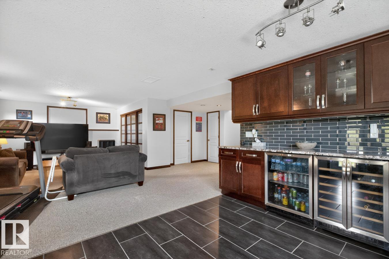 3211 47 ST - 28