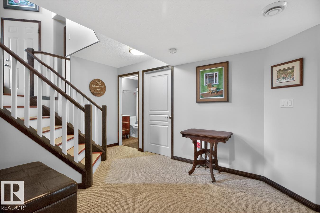 3211 47 ST - 32