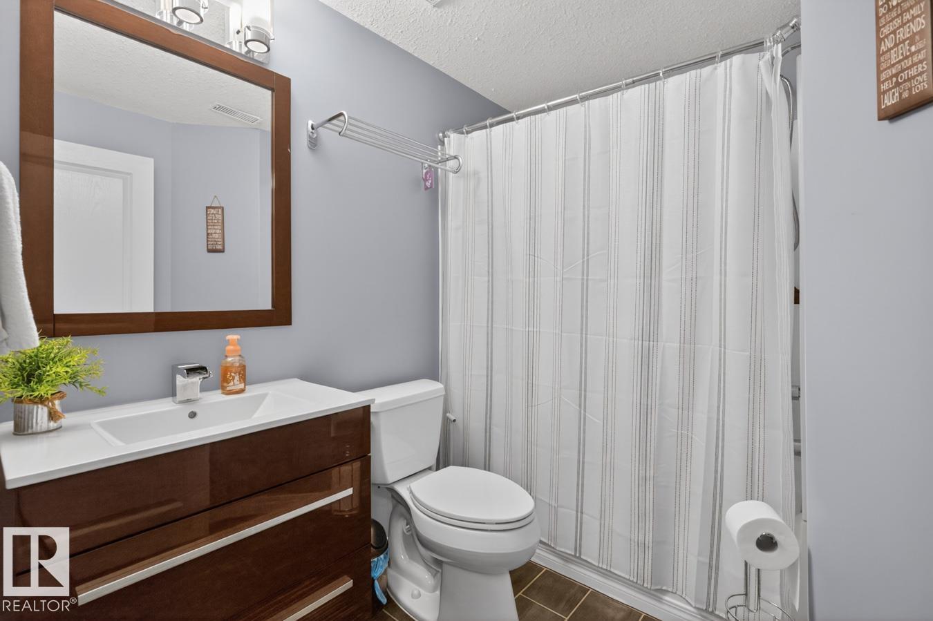 3211 47 ST - 33
