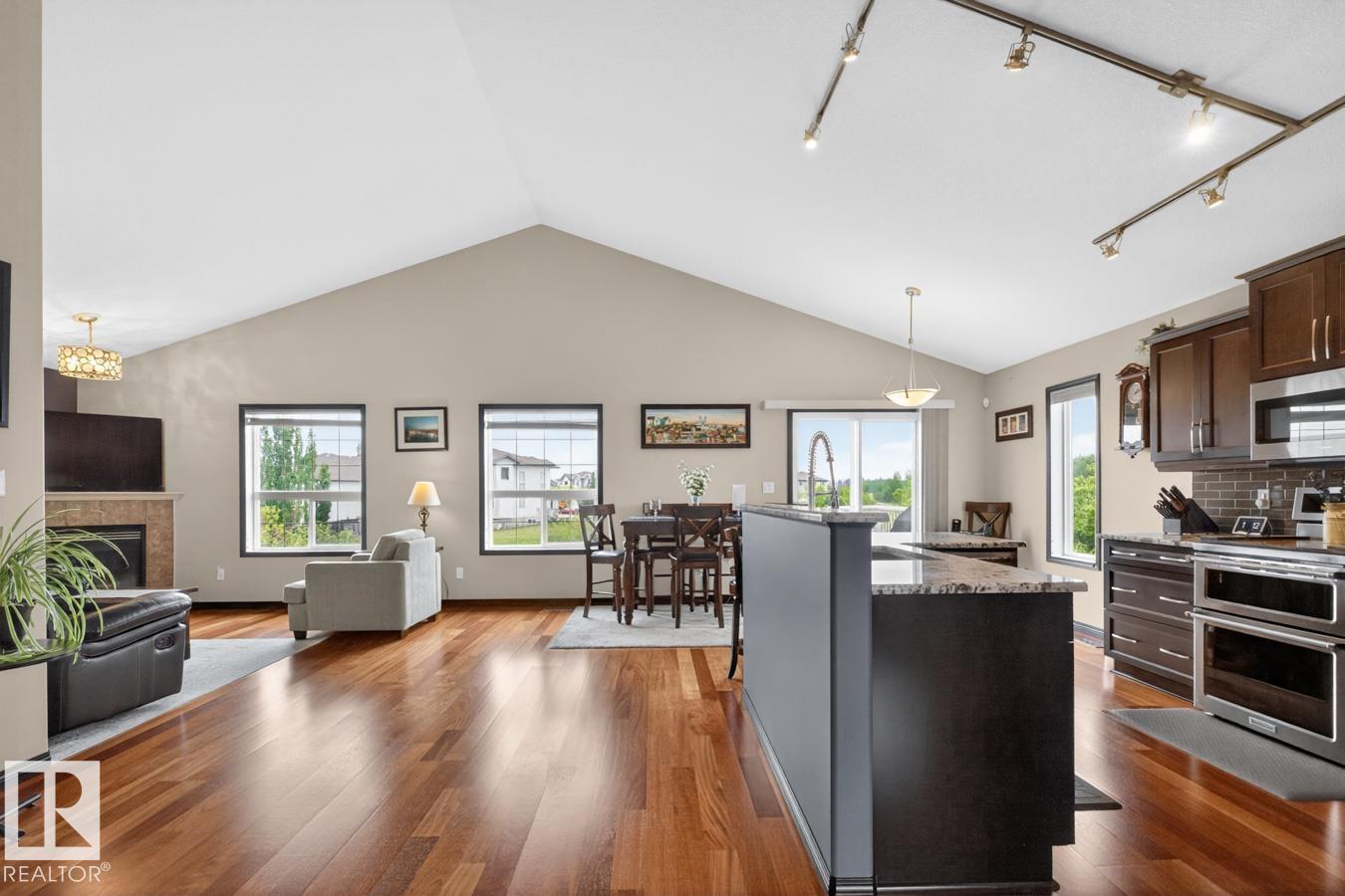 3211 47 ST - 7