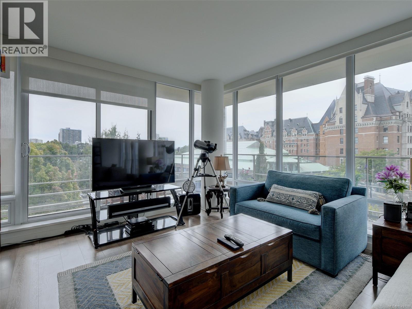 #406 708 Burdett Ave - 2