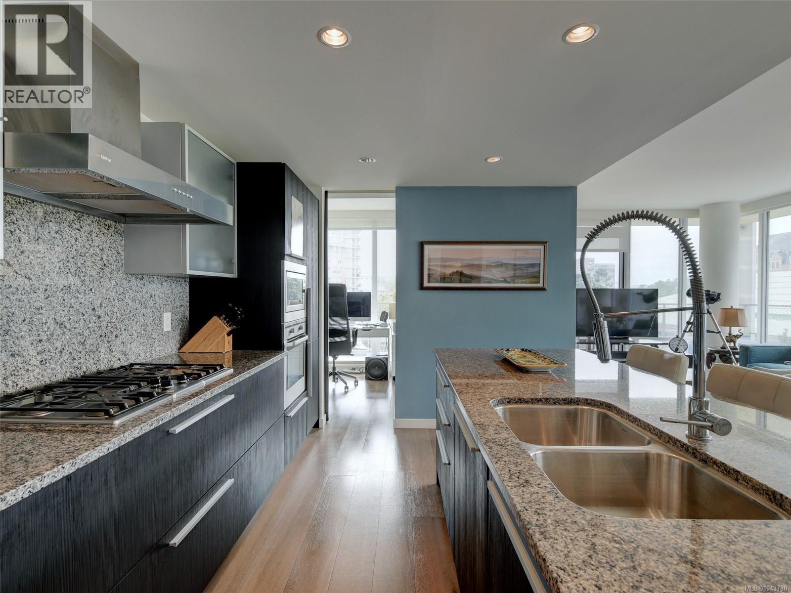 #406 708 Burdett Ave - 11