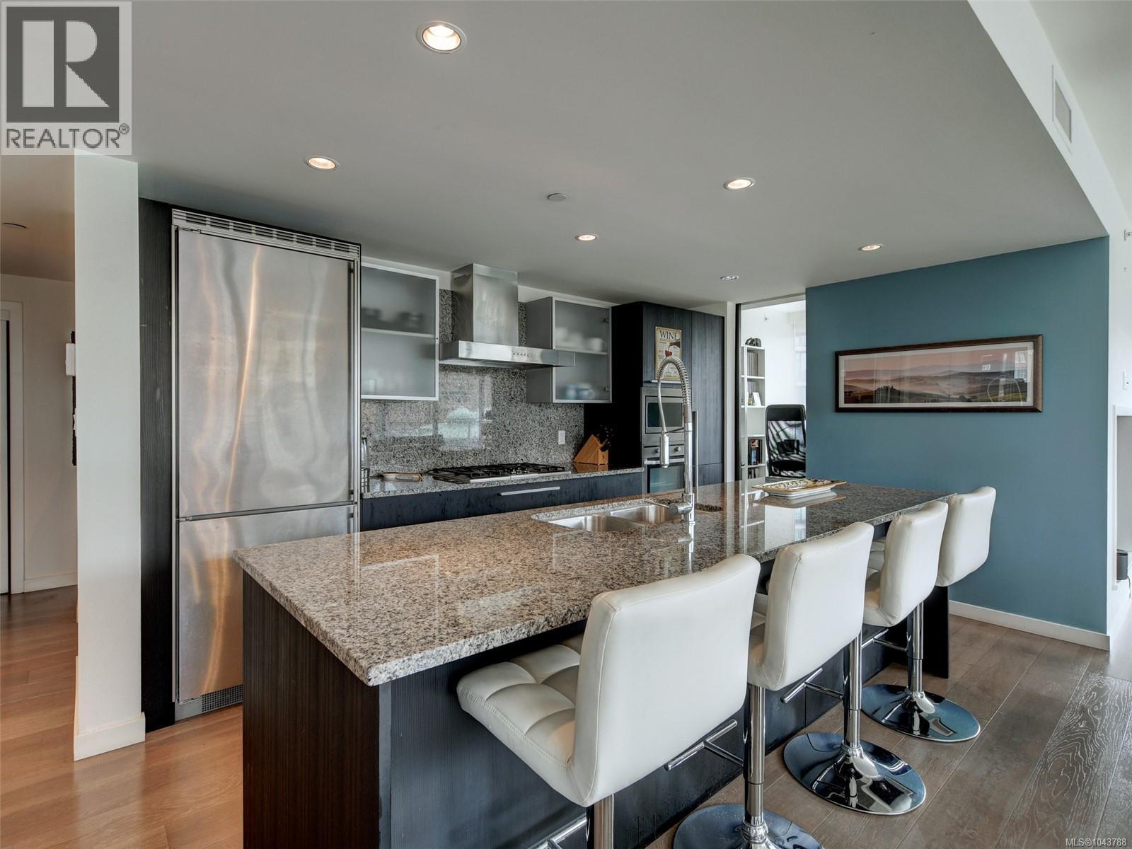 #406 708 Burdett Ave - 8