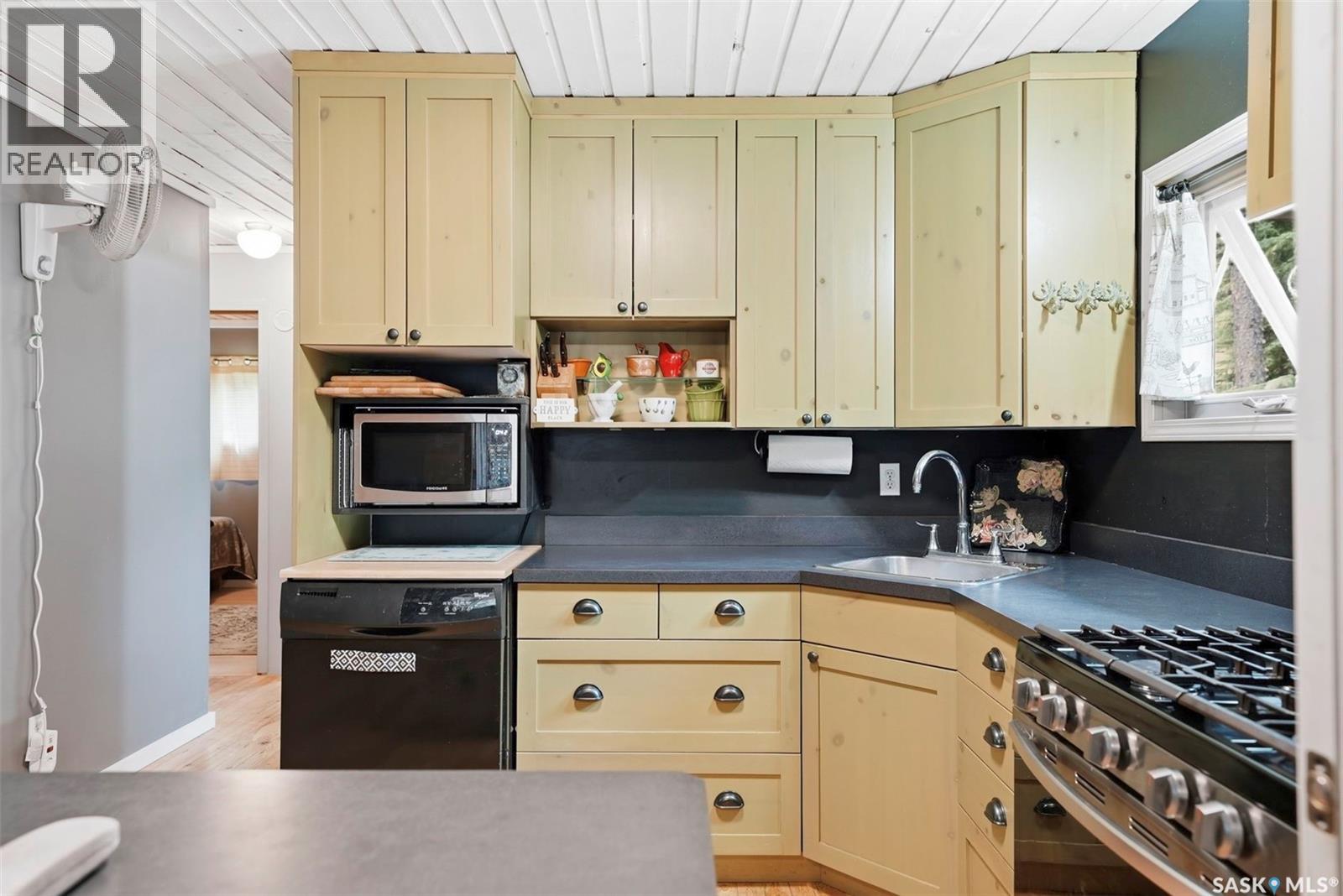 1 Saskatchewan PLACE - Image 14