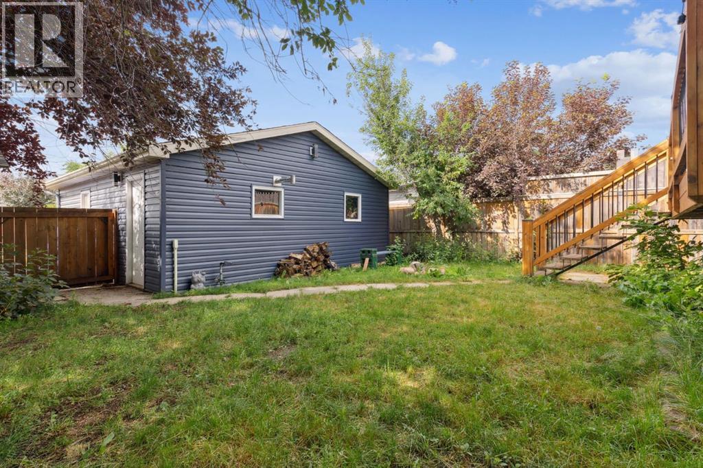 147 Falchurch Crescent NE - 31
