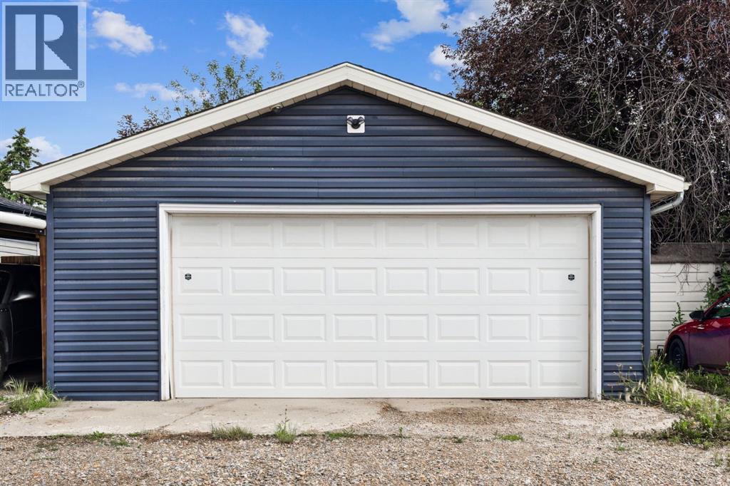 147 Falchurch Crescent NE - 32