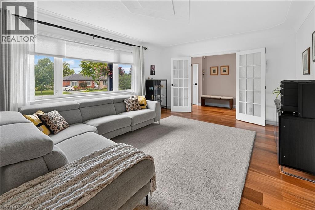 55 GLENVIEW Drive - Image 7