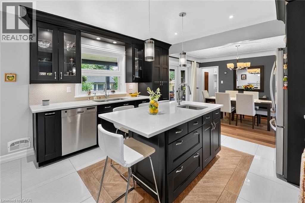 55 GLENVIEW Drive - Image 13