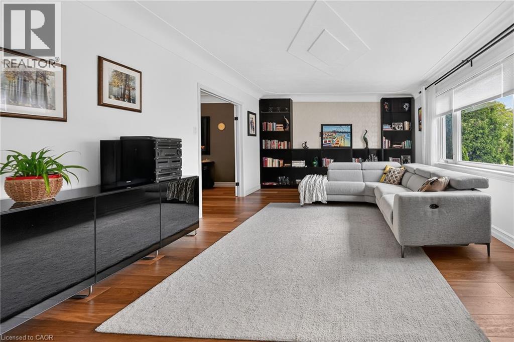 55 GLENVIEW Drive - Image 6