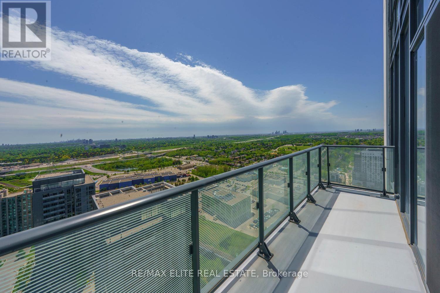 #PH 10 105 ONEIDA CRESCENT - 11