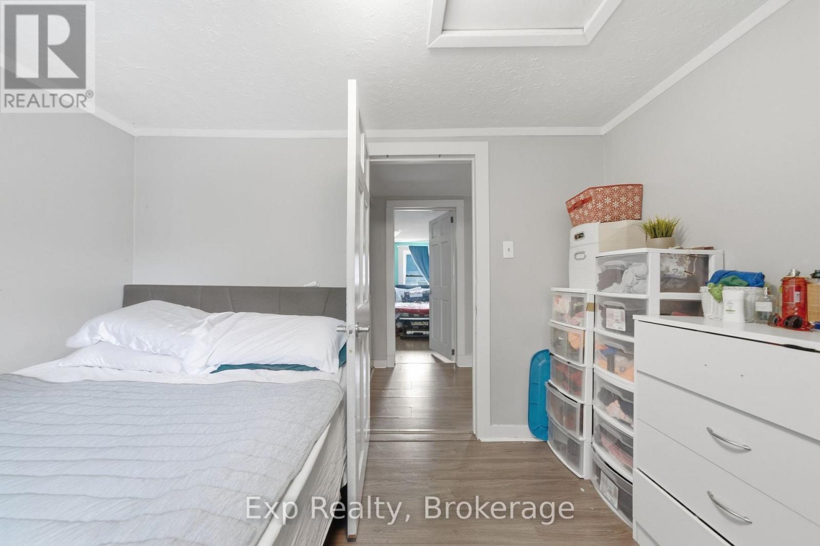 18 CHARLOTTE STREET - 21