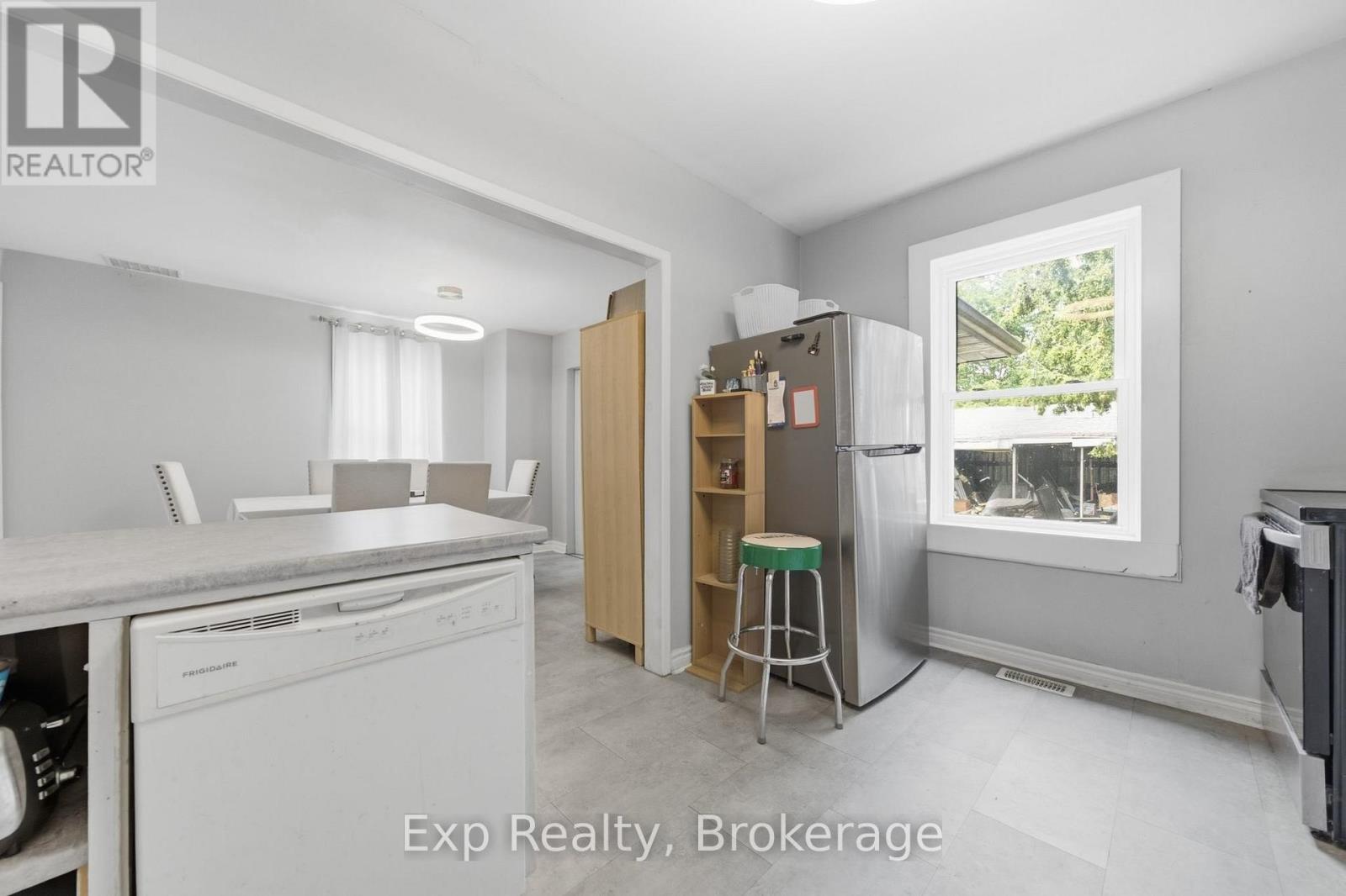 18 CHARLOTTE STREET - 16